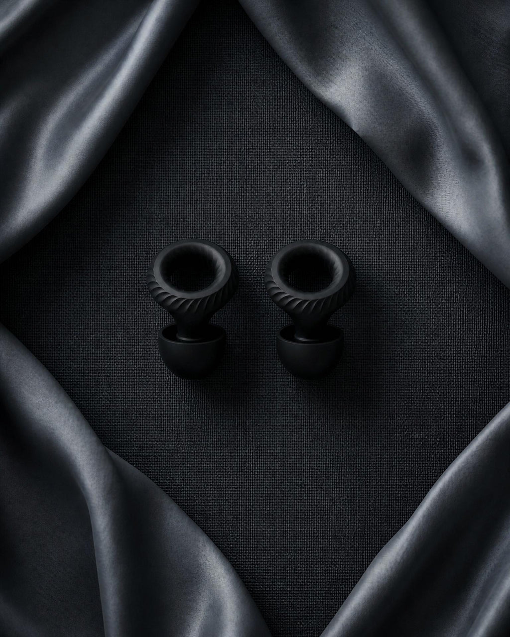 Somnia Mute sound-isolating earplugs with compact carrying case
