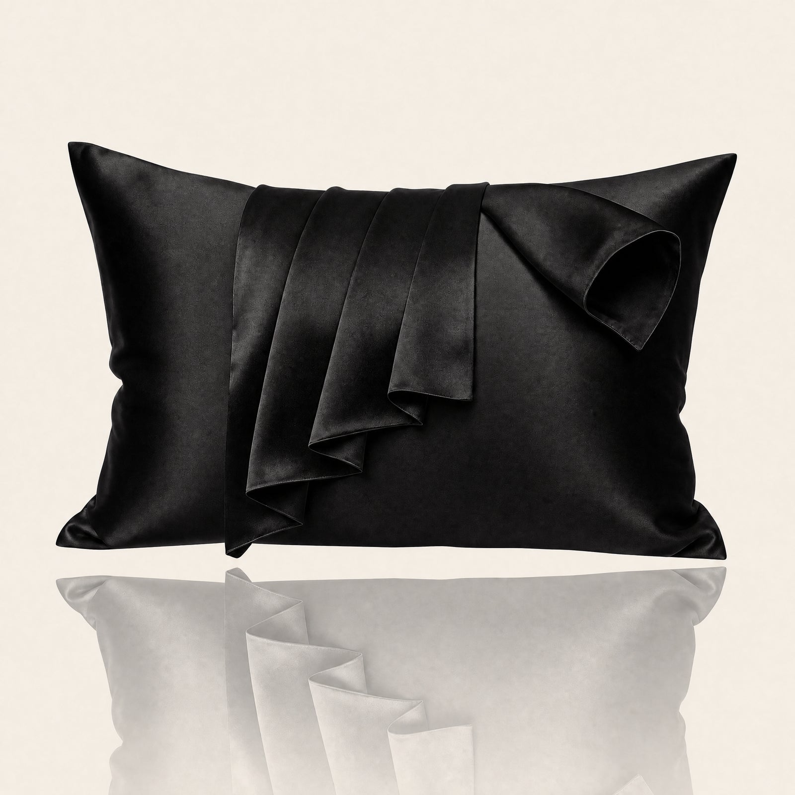 Somnia Sheen mulberry silk pillowcase in Black