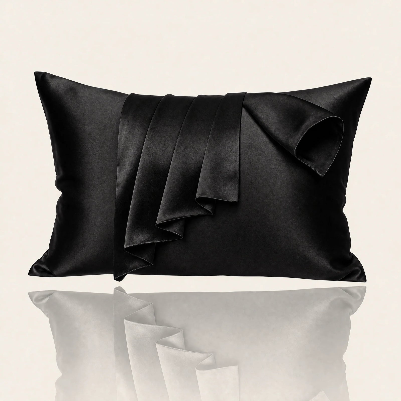 Somnia Sheen mulberry silk pillowcase in Black